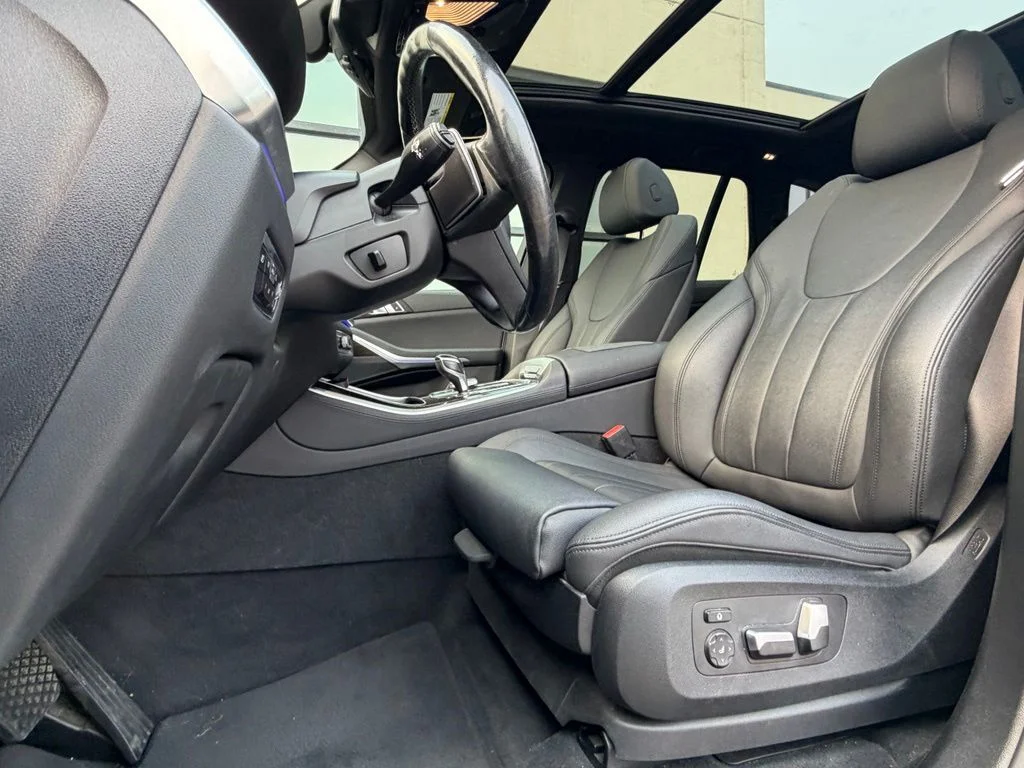 Used 2019 White BMW xDrive40i image 6