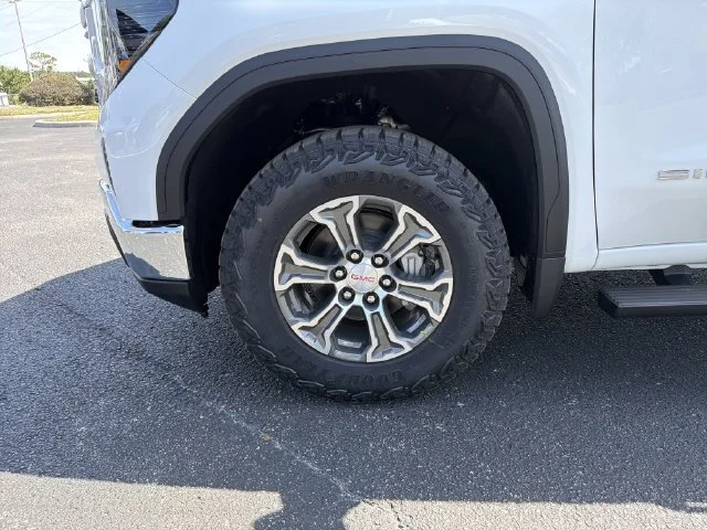 New 2026 Summit White GMC Pro image 31