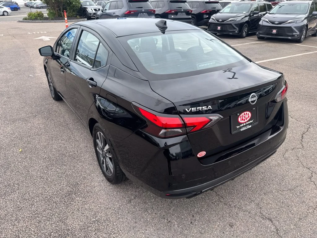 Used 2025 Black Nissan 1.6 SV image 5