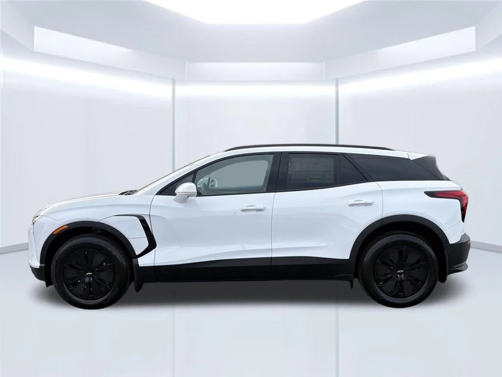 New 2026 White Chevrolet LT image 17