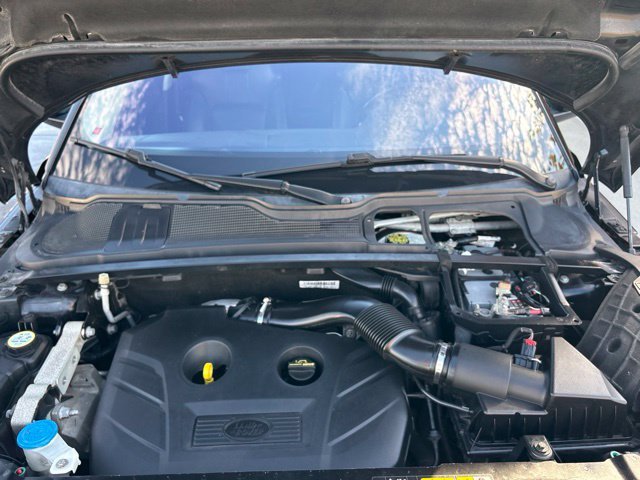 Used 2017  Land Rover SE image 38