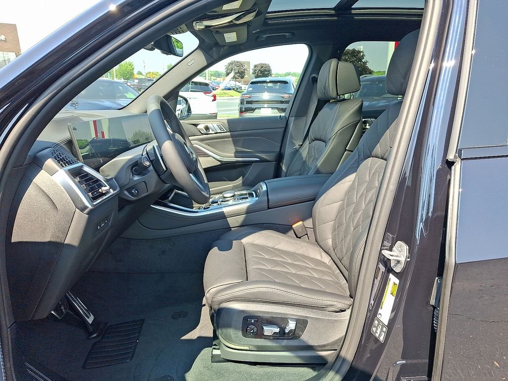 New 2026 Carbon Black Metallic BMW xDrive40i image 6
