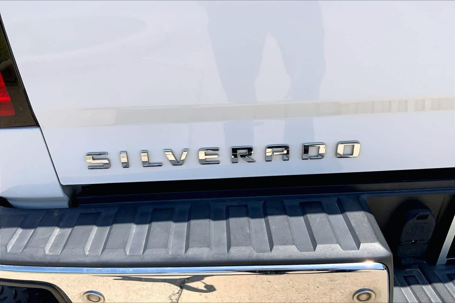 Used 2018 Summit White Chevrolet LT image 31