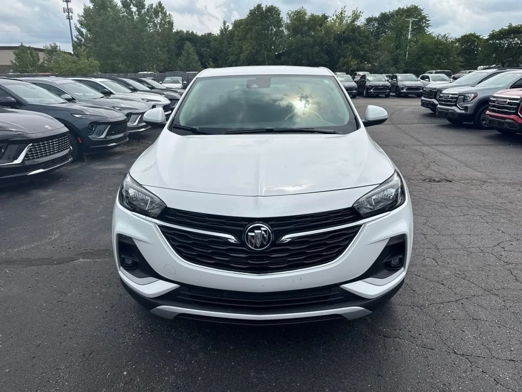 Used 2023 SUMMIT WHITE Buick Preferred image 4