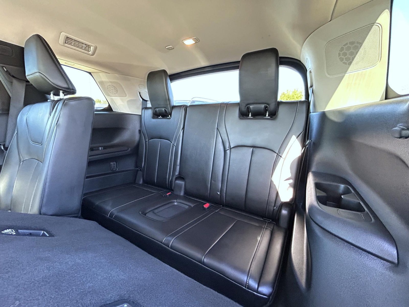 Certified Used 2025 White INFINITI LUXE image 20