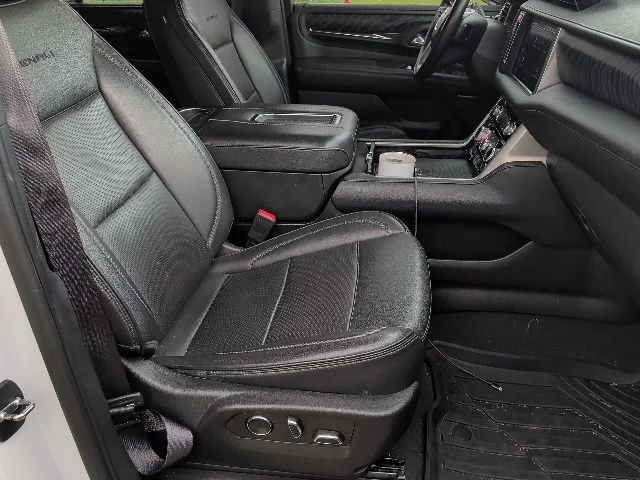 Used 2023 White GMC Denali image 12