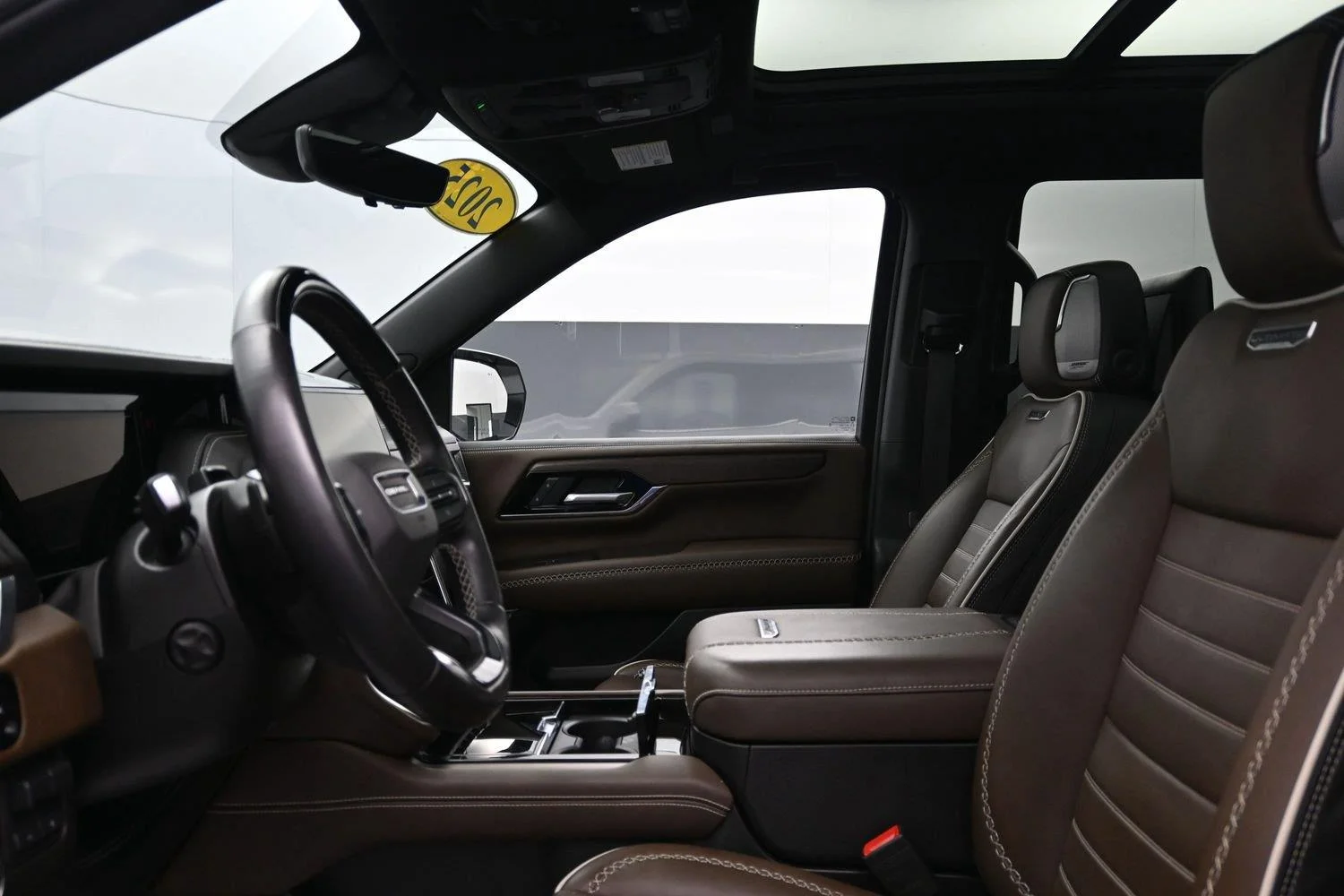 2025 GMC Yukon Denali Ultimate - Photo 29