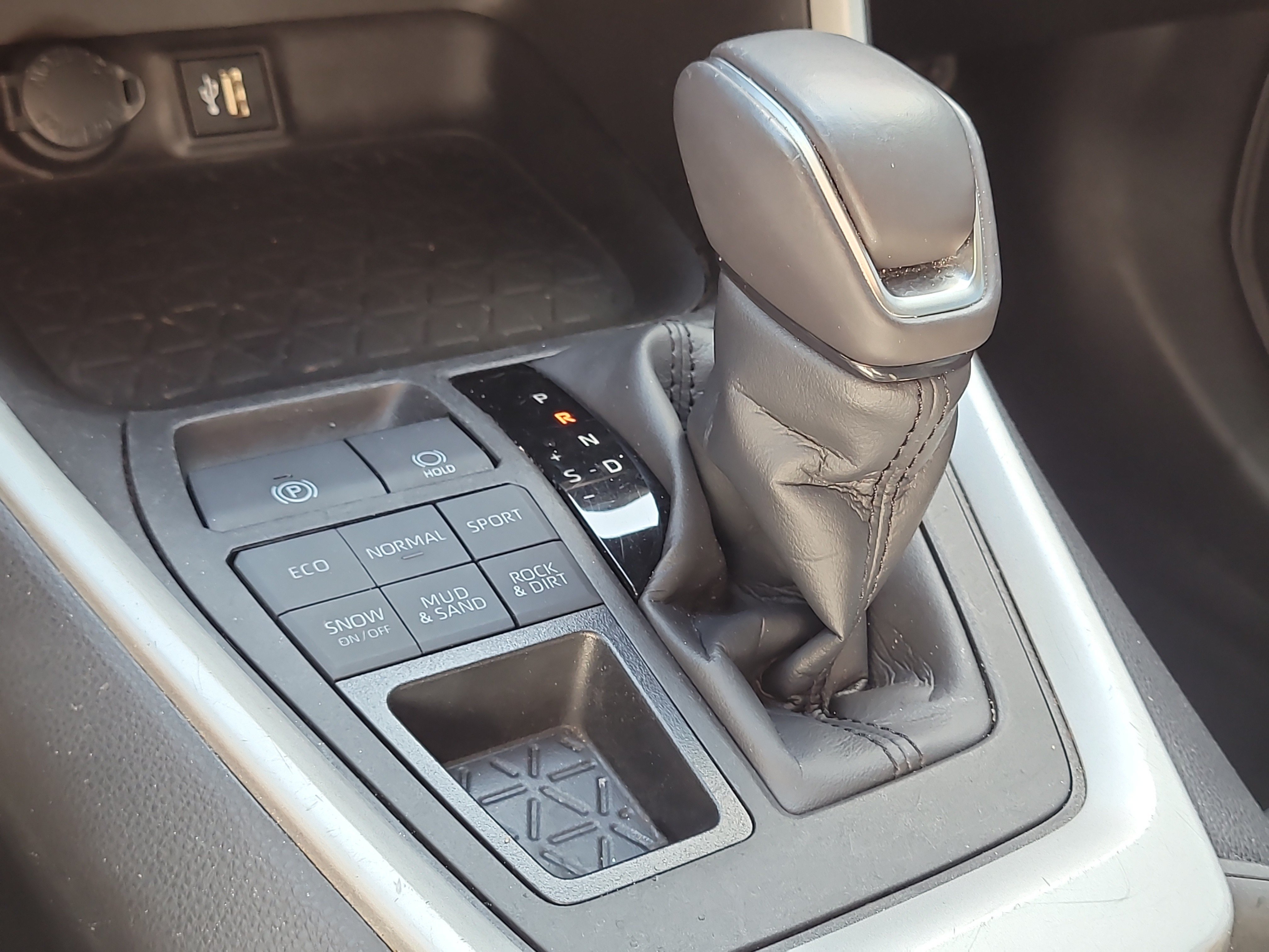Used 2024 Magnetic Gray Metallic Toyota XLE Premium image 28