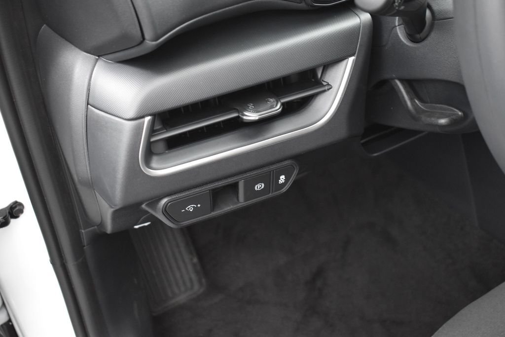 New 2026 Snow White Pearl Kia LXS image 7