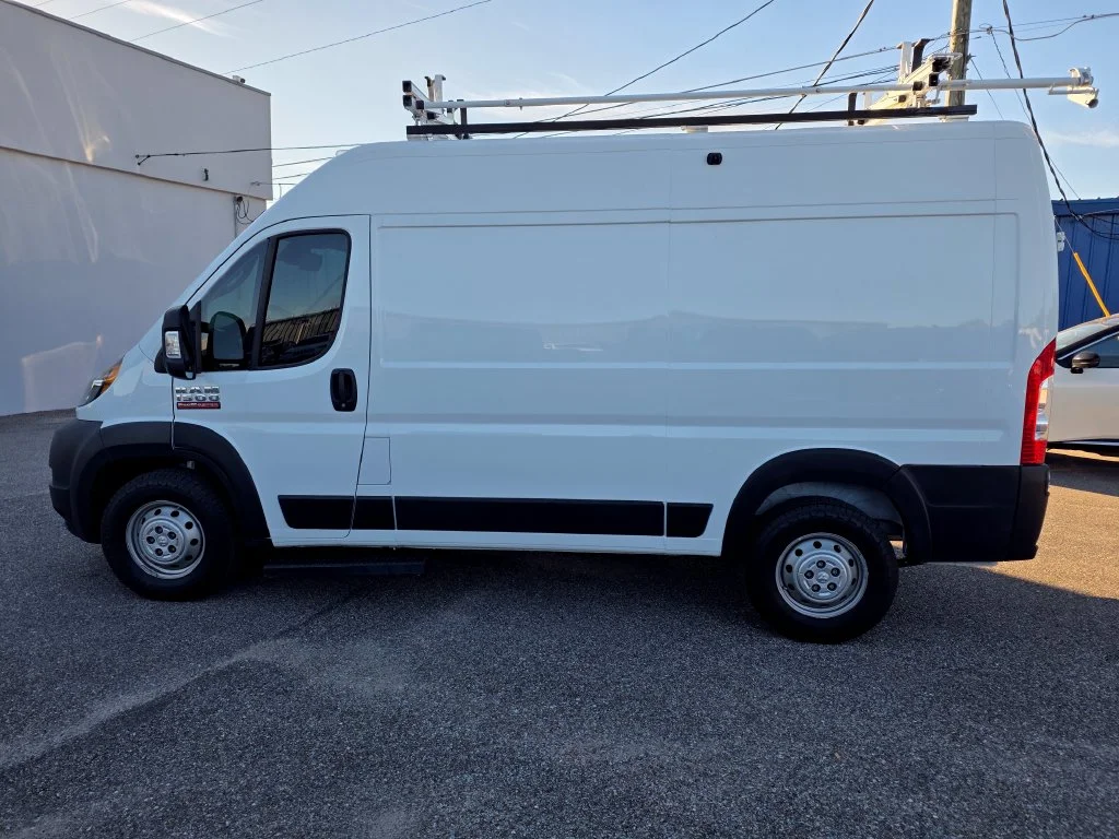 Used 2022 White Ram Base image 2