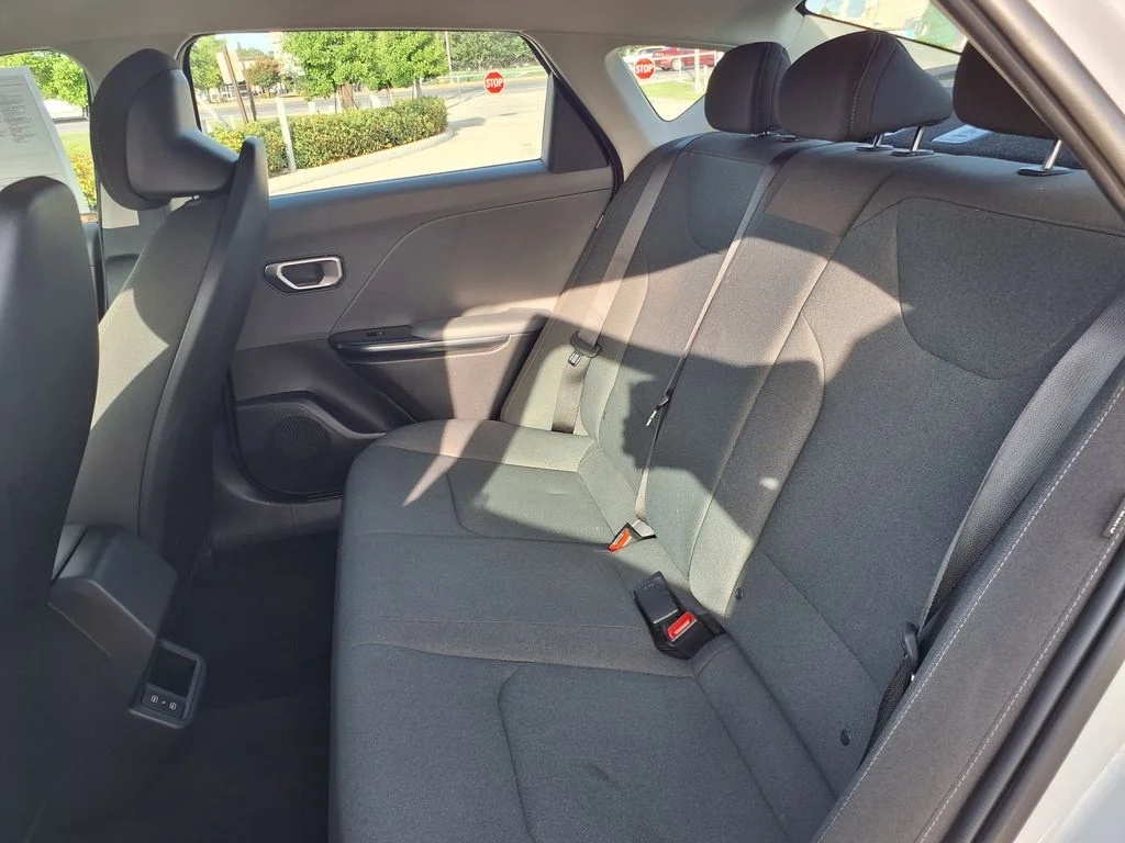 Used 2025 White Kia LXS image 26