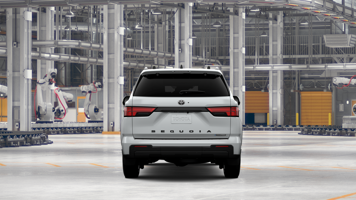 New 2026 Wind Chill Pearl Toyota Platinum image 8