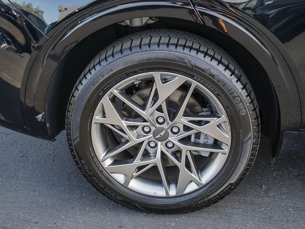 Used 2025 Black Genesis 2.5T image 9