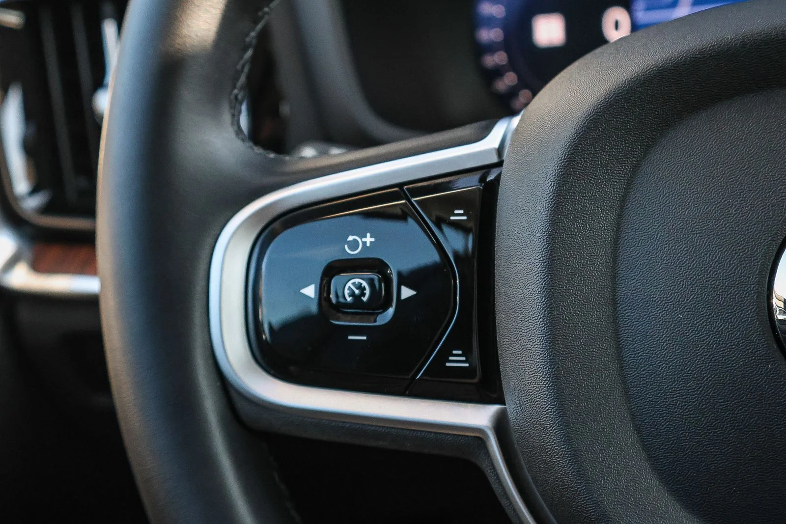 2025 Volvo V60 Cross Country Plus - Photo 35