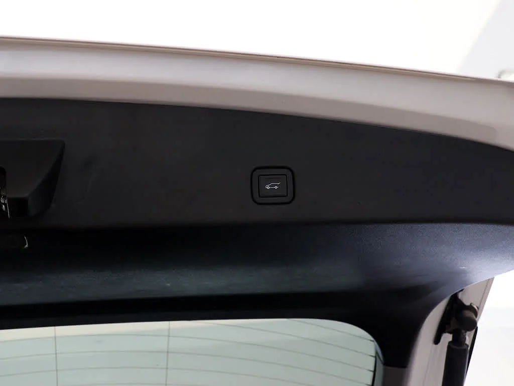 Used 2025 Crystal White Tricoat Cadillac Luxury 2 image 25