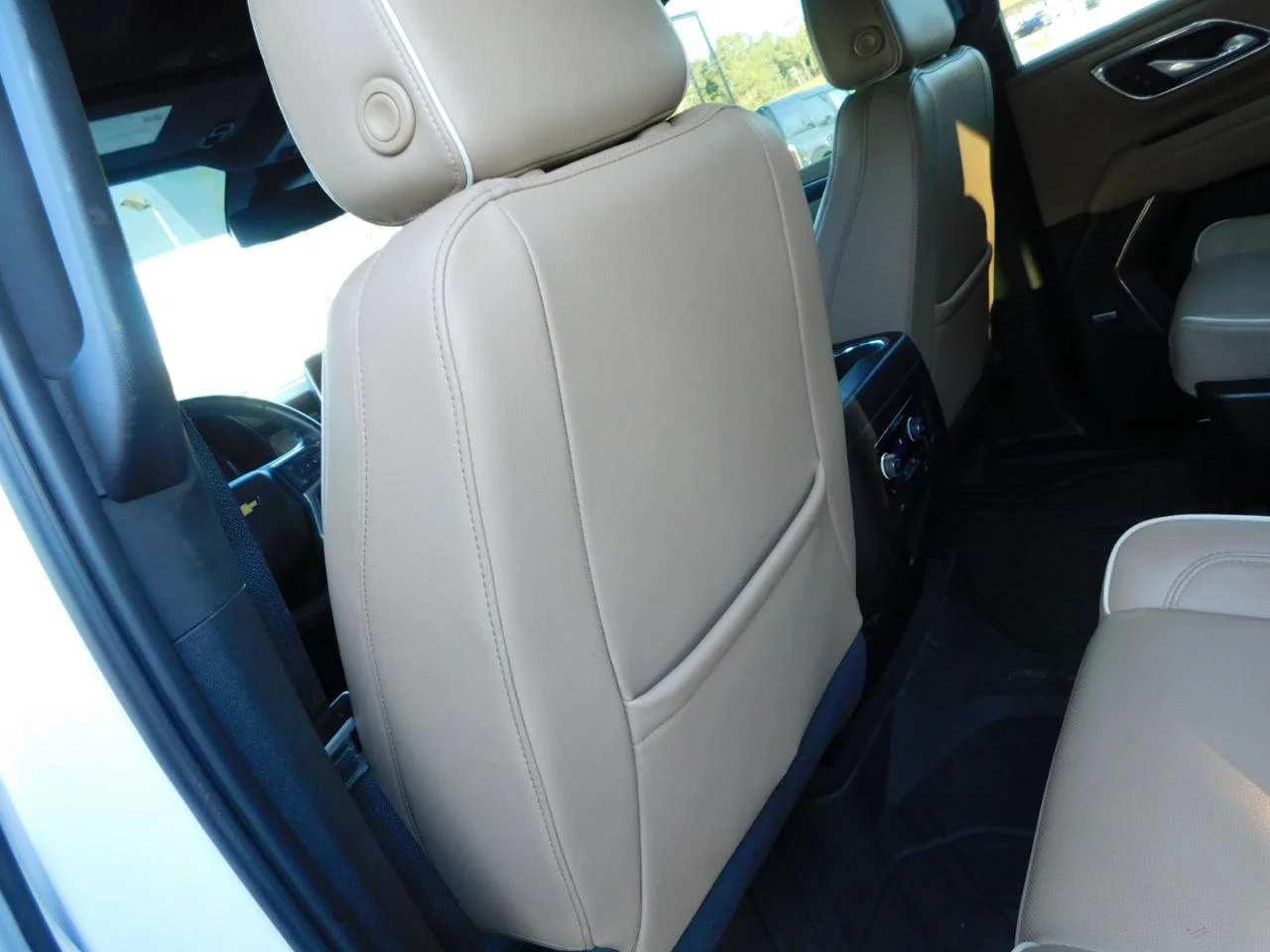 Used 2023 Iridescent Pearl Tricoat Chevrolet 2WD 4DR PREMIER image 30