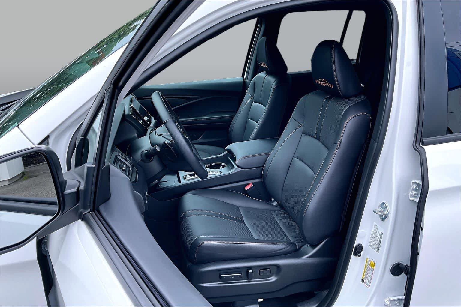 Used 2025 Platinum White Pearl Honda AWD TRAILSPORT image 8