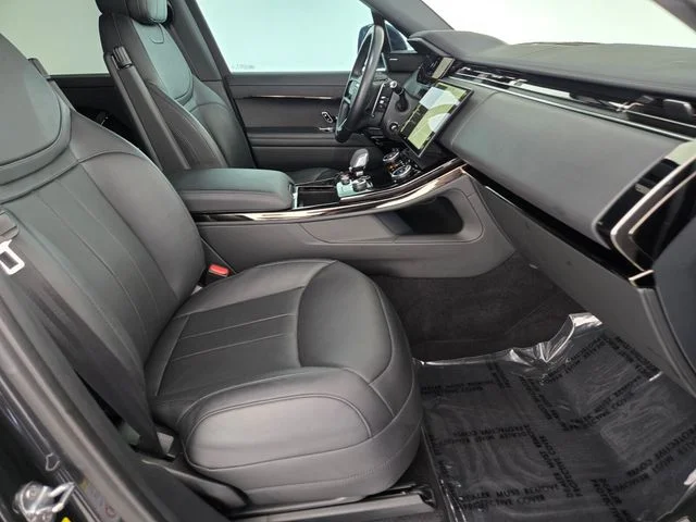 Used 2023 Gray Land Rover SE Dynamic image 3