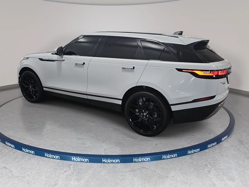 Used 2018 White Land Rover S image 9