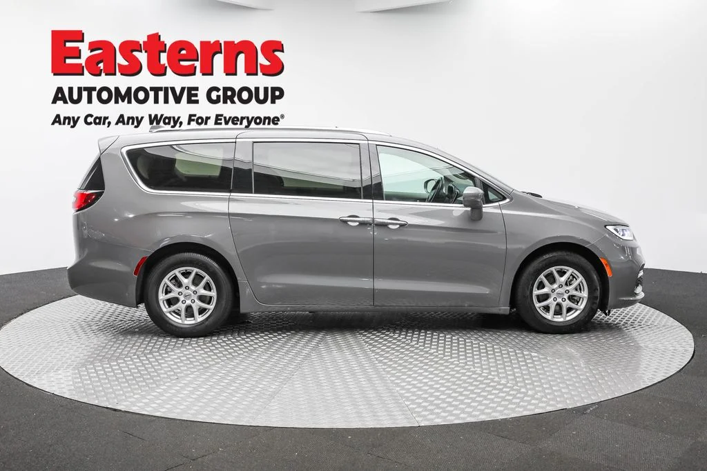 Used 2021 Gray Chrysler Touring L image 4