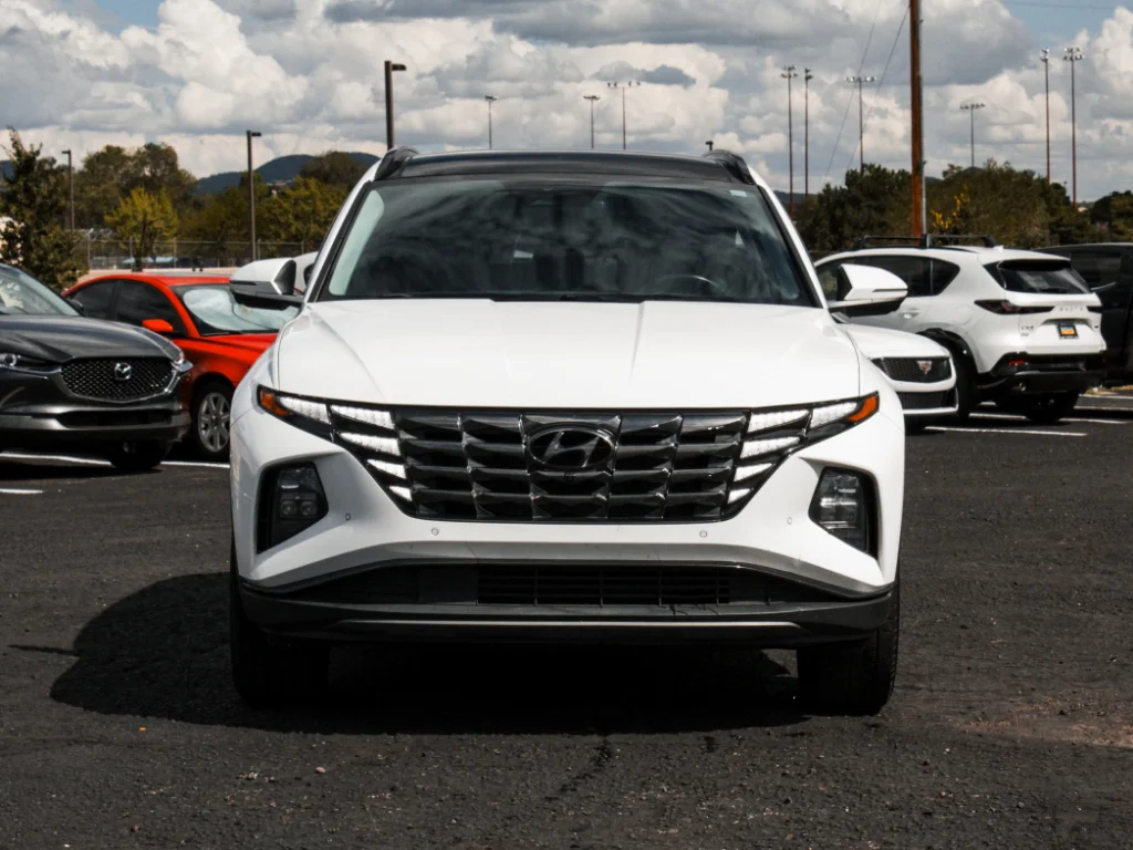 Used 2023 Serenity White Pearl Hyundai Limited image 2