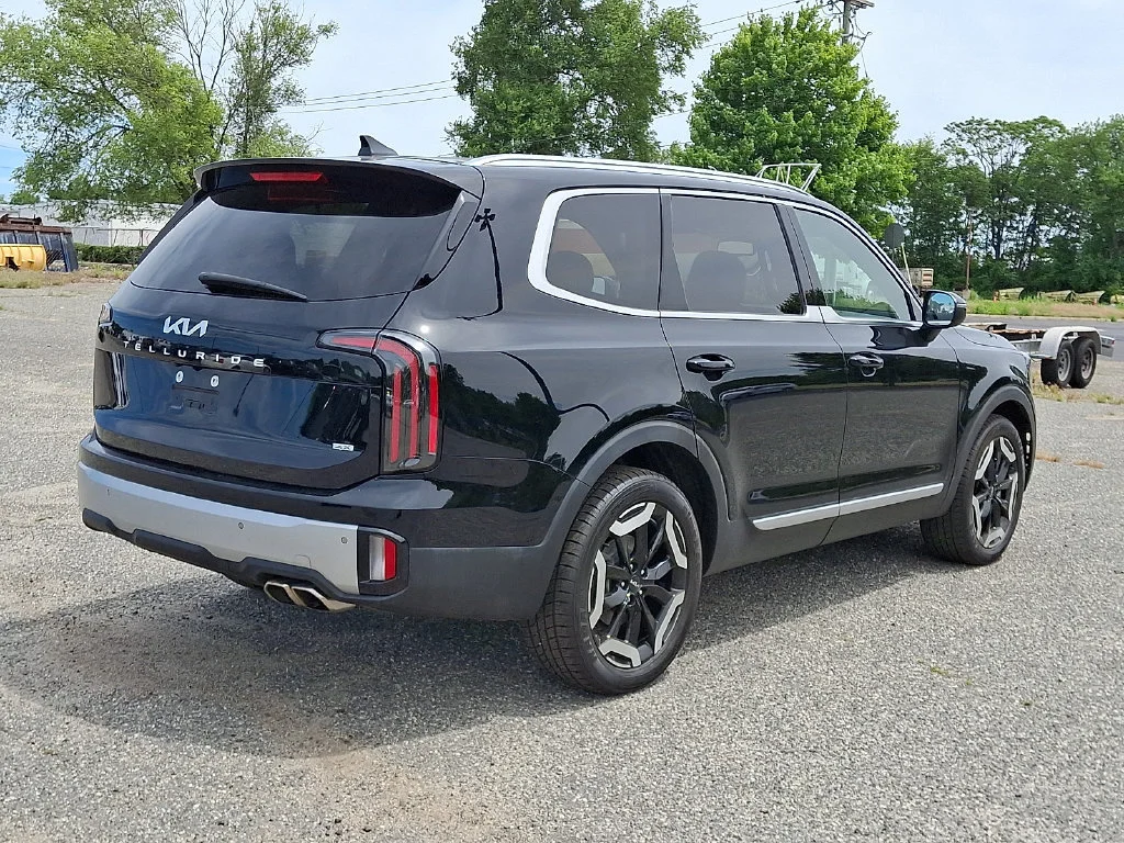 Used 2023 Ebony Black Kia EX image 12