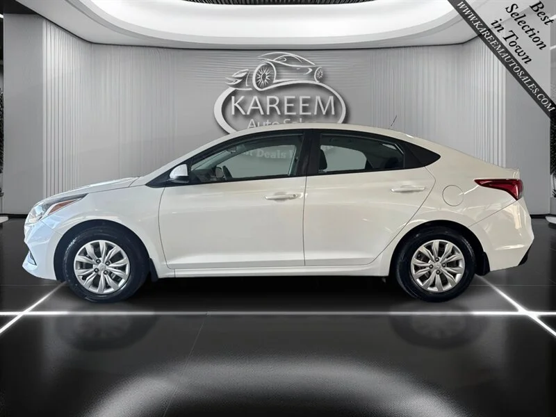 Used 2018 Frost White Pearl Hyundai SE image 8