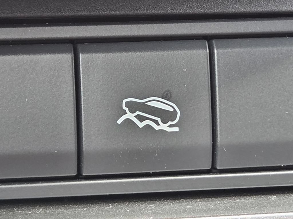 Used 2021 Snowflake White Pearl Mica Mazda Select image 15