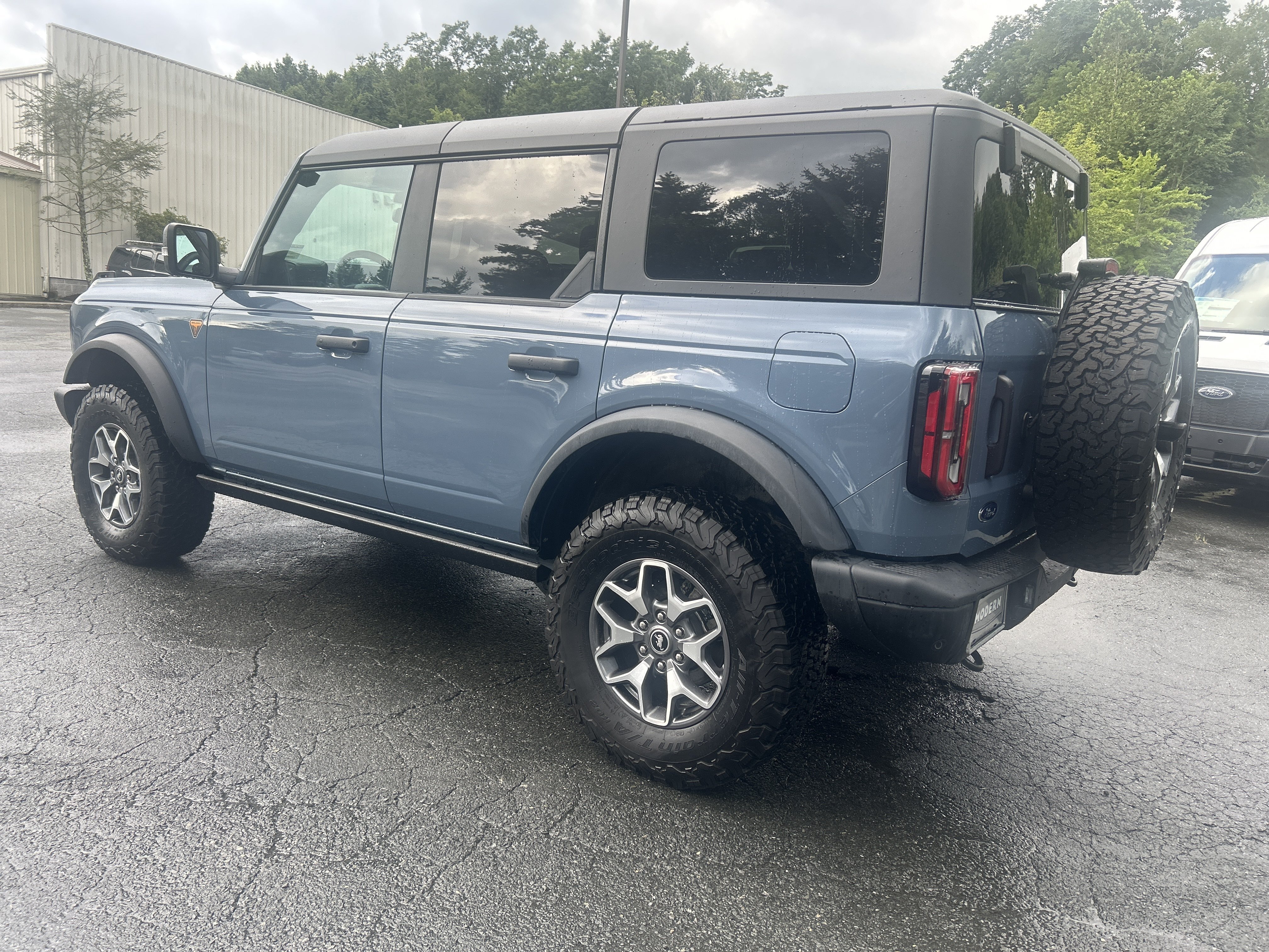Used 2025 Azure Gray Metallic Ford Badlands image 6