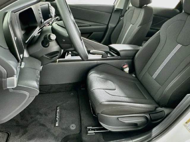 New 2026 White Hyundai SE image 9