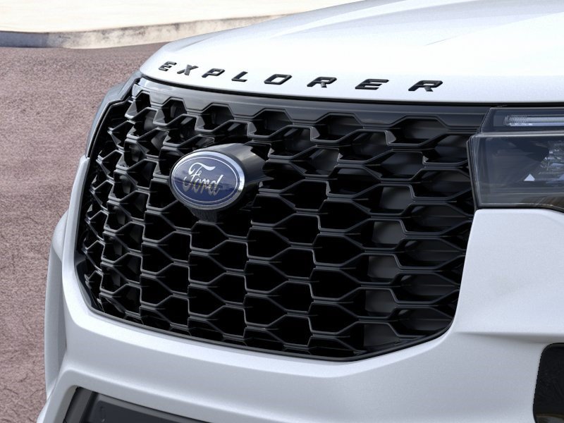 New 2026 Star White Metallic Tri-Coat Ford ST-Line image 17