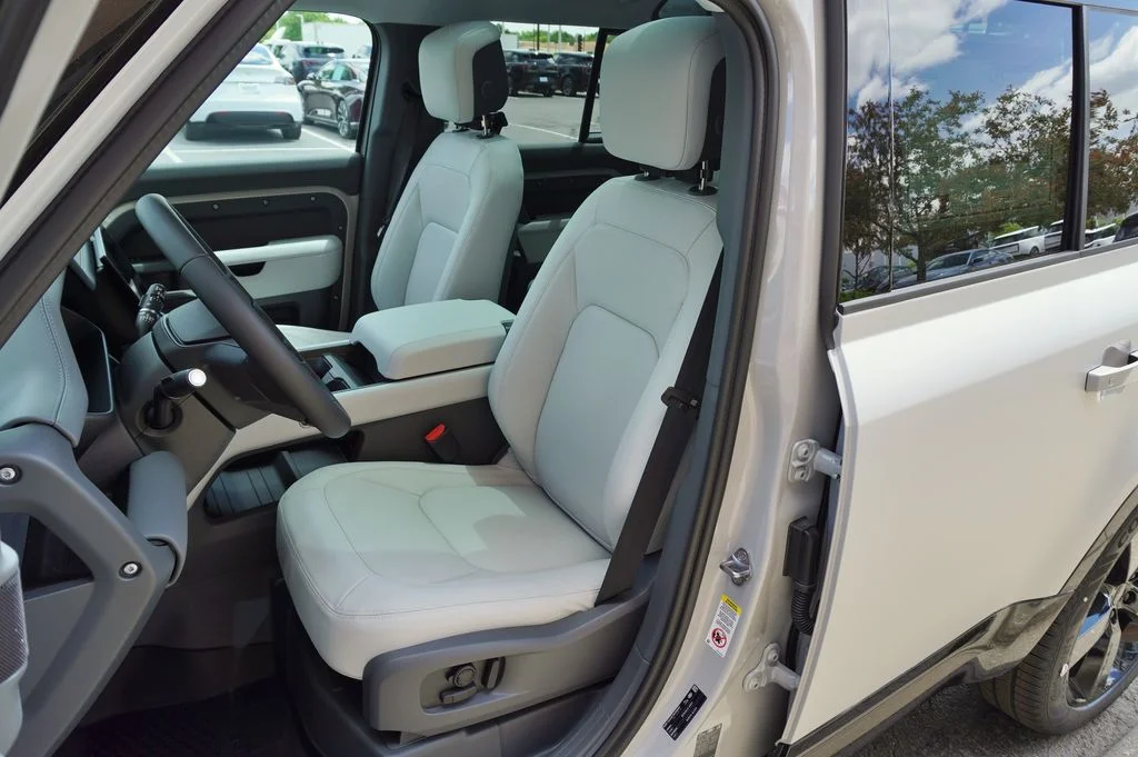 Used 2026 Gray Land Rover X-Dynamic SE image 13