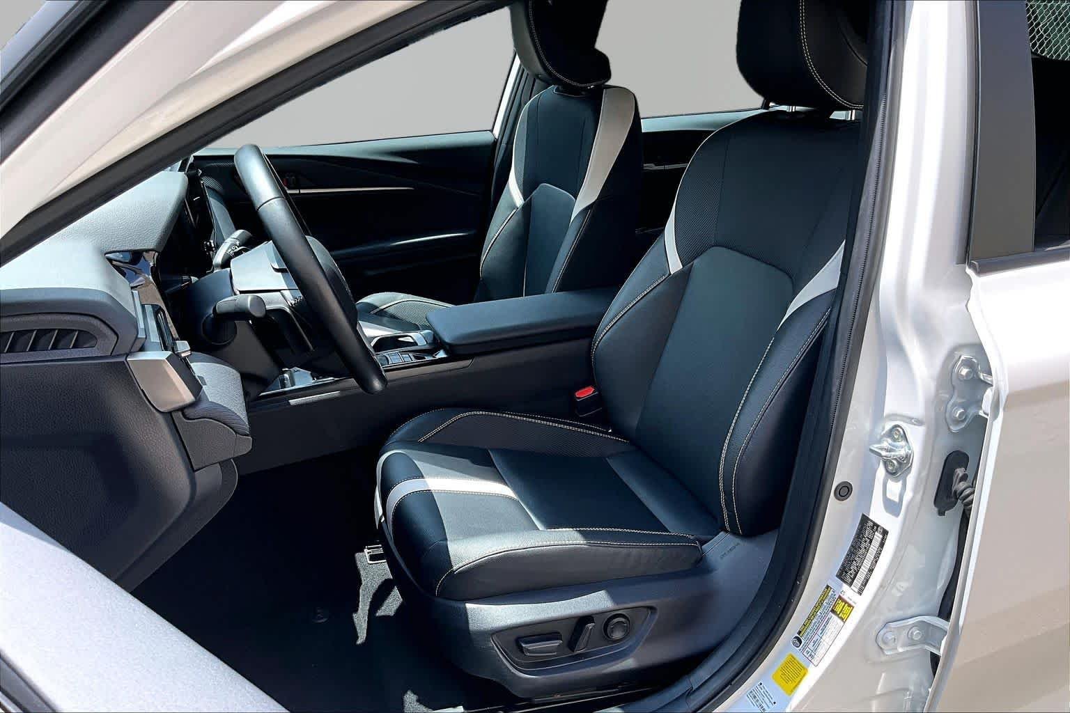 Used 2025 Ice Cap Toyota SE image 8