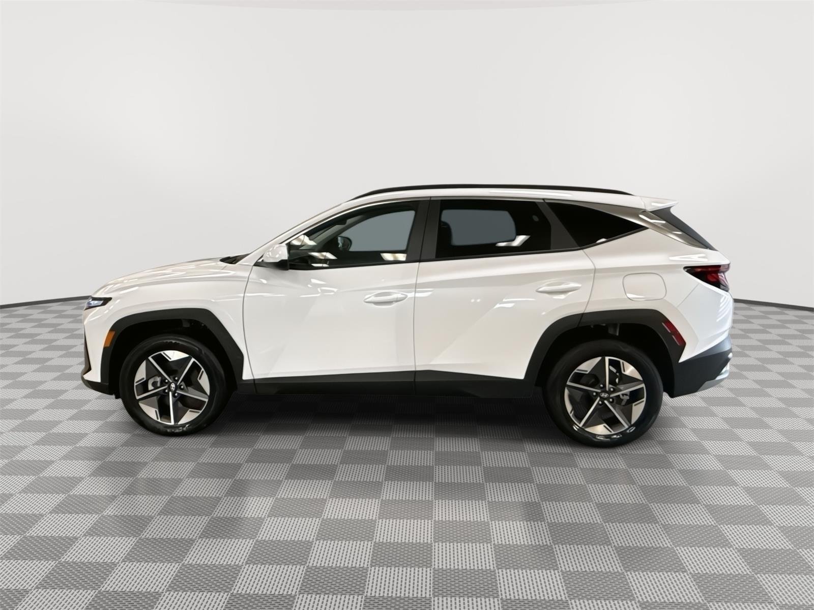 New 2025 Creamy White Pearl Hyundai SEL image 9