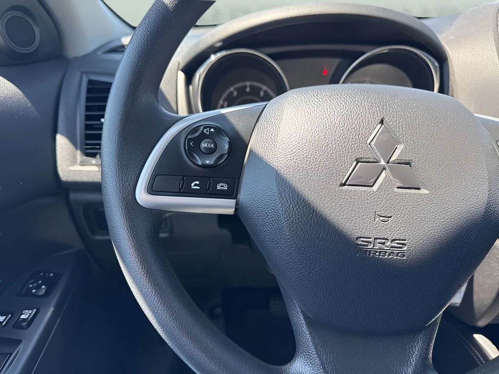 Used 2023 Silver Mitsubishi 2.0 ES image 13
