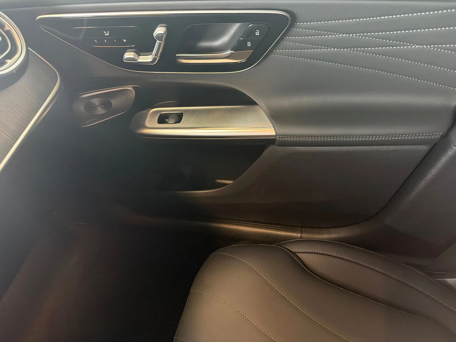 Used 2026 Silver Mercedes-Benz GLC 300 image 12