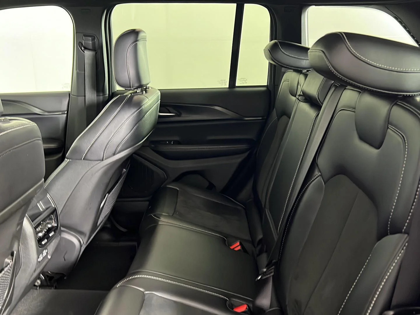 Used 2024 Velvet Red Pearlcoat Jeep Altitude X image 11
