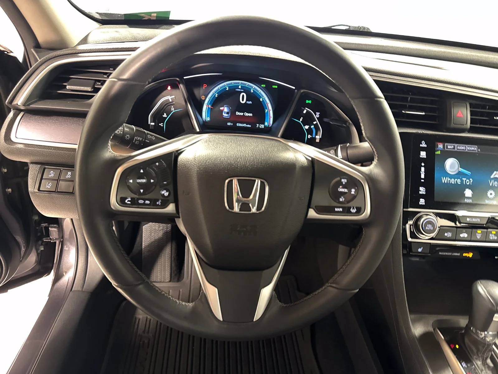 Used 2016  Honda Touring image 15