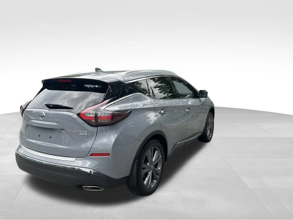 Used 2021 Gray Nissan Platinum image 5
