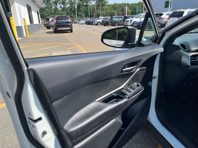 Used 2019 White Toyota XLE image 10
