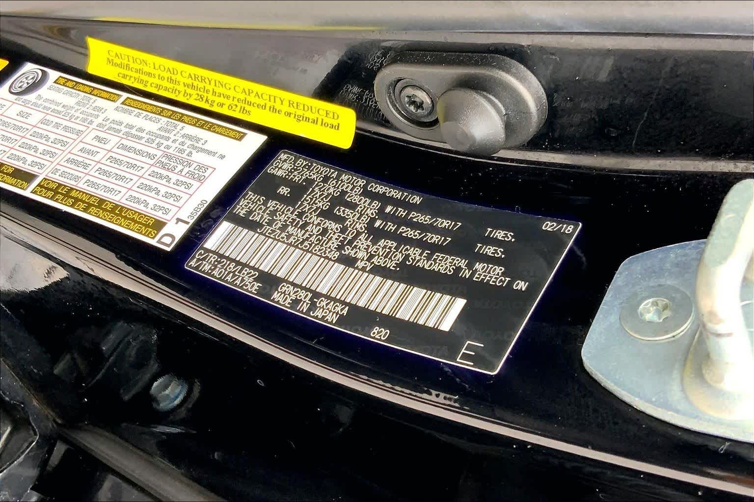 Used 2018 Midnight Black Metallic Toyota SR5 image 33