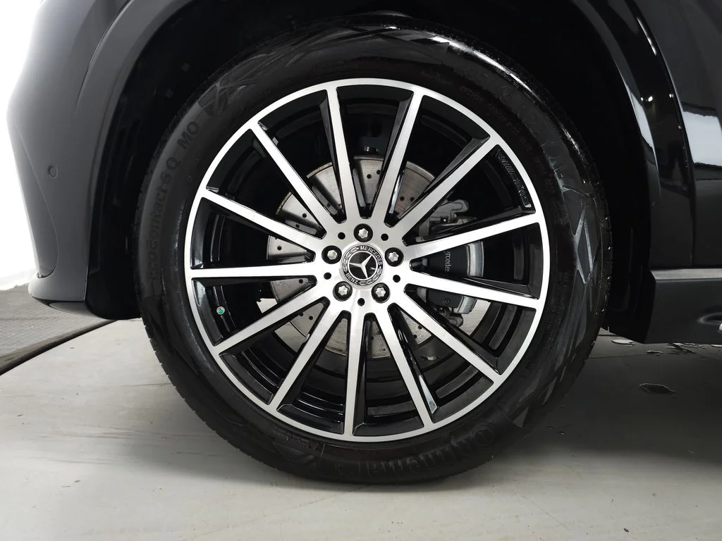 Used 2026 Black Mercedes-Benz GLS 580 image 39