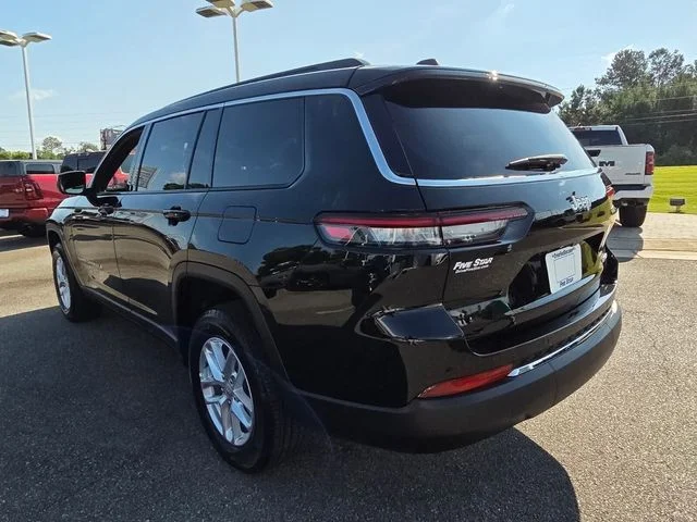 New 2026 Diamond Black Crystal Pearl-Coat Exterior Paint Jeep Laredo image 10