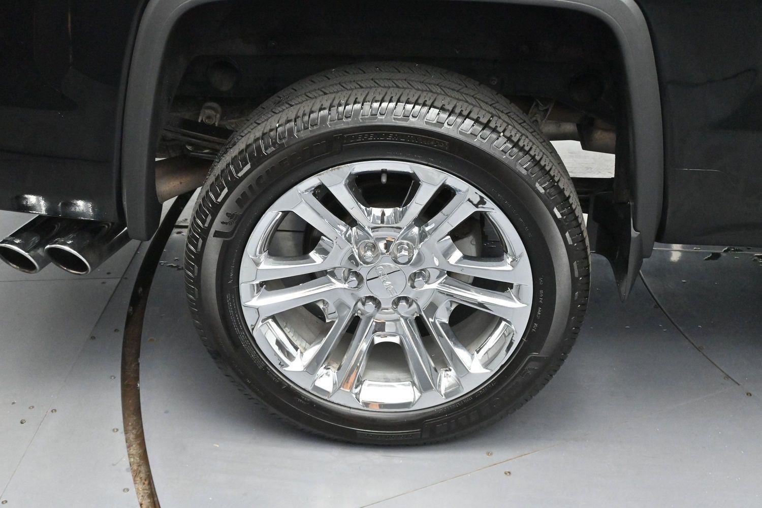 Used 2015 Onyx Black GMC Denali image 34