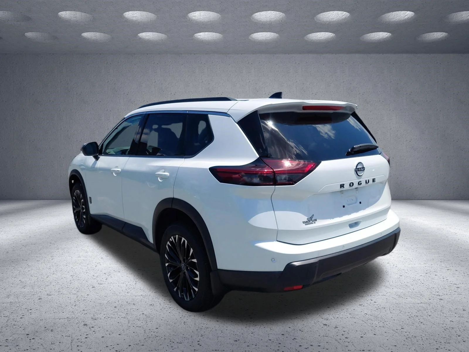 New 2026 Everest White Pearl TriCoat Nissan Dark Armor™ image 5