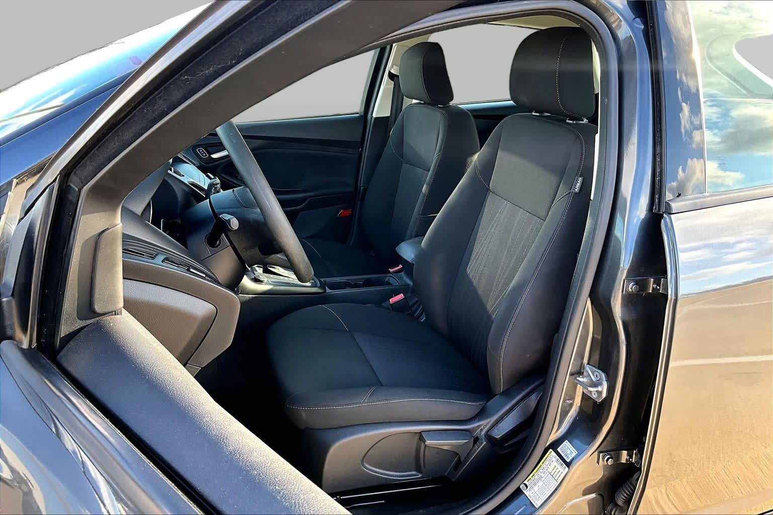 Used 2018 Magnetic Metallic Ford SE image 8