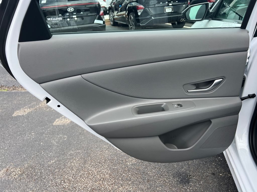 2025 Hyundai Elantra SEL - Photo 21