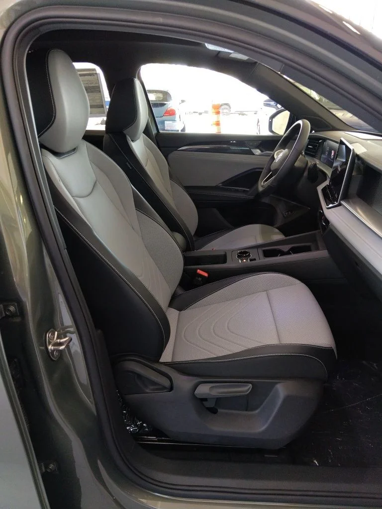 New 2026 Green Volkswagen 2.0T SE R-Line Black image 8