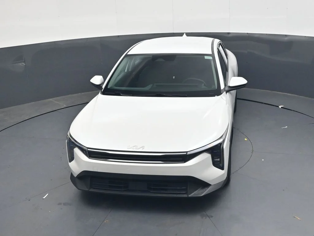 Used 2025 White Kia LXS image 31