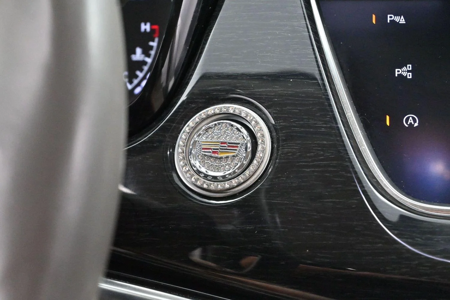 Used 2020 CRYSTAL WHITE TRICOAT Cadillac AWD Premium Luxury image 27